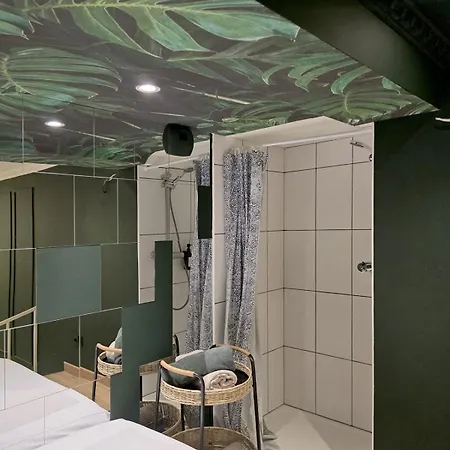 Design In Center 2 *